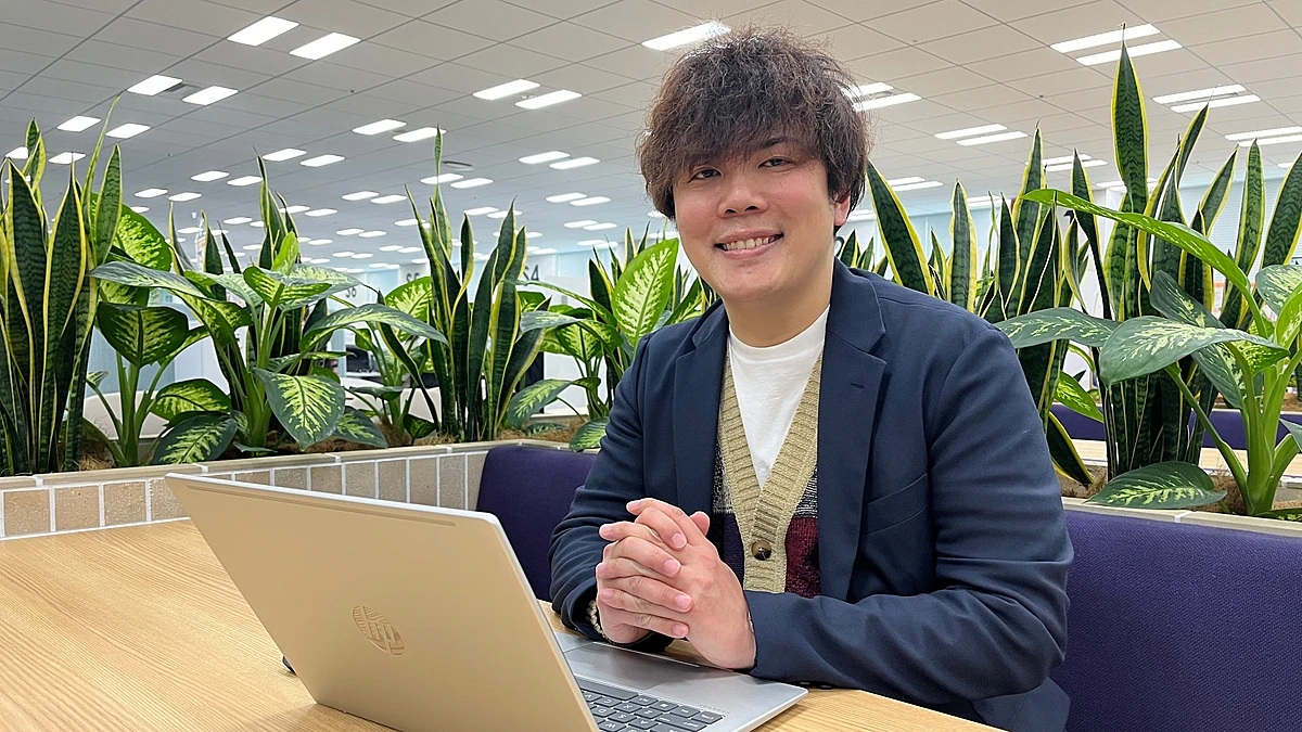 DXCJapan_PR's tweet photo. ＼3ヶ月で全員合格🎊／
立役者は、昨年キャリア入社したクラウドエンジニアの平尾。

入社直後から「AWS認定資格取得支援プロジェクト」を立ち上げ、事業部を越えたメンバーと共に、この成果を達成しました。

「一人で学ぶより、仲間と学ぶほうが学習効果が高い」
──その信念から生まれた取り組みを、受講メンバーの声を交えてご紹介します。
ぜひご覧ください👉 https://t.co/3ROxZMu263

#talentbook #AWS #クラウド