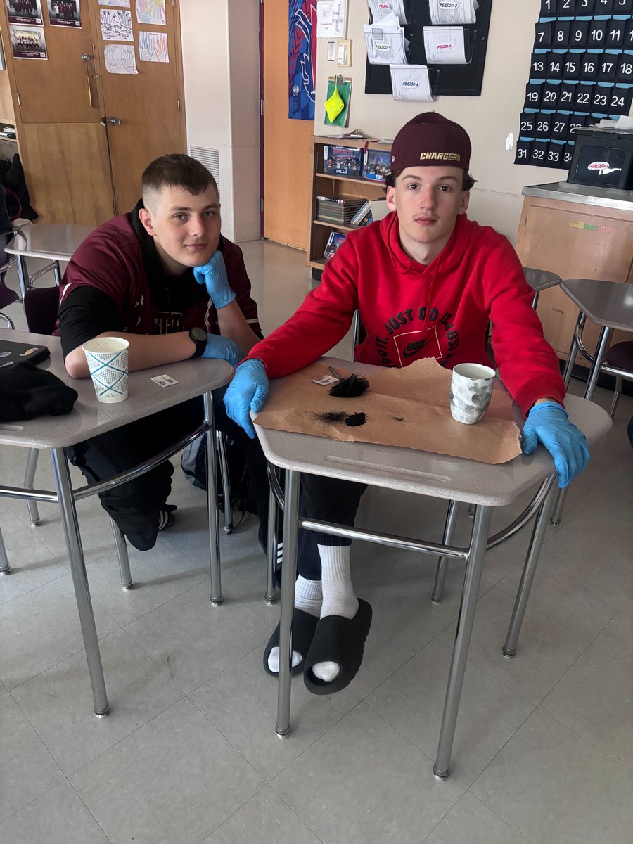 CheektowagaCSD's tweet photo. Check out our High School students learning fingerprint retrieval techniques during a hands-on tutorial with the Cheektowaga Police Department CSI Unit last week! https://t.co/8NMJnFTgNK