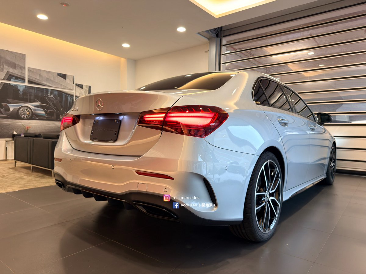 Mercedes_Rock's tweet photo. 🎉 動感都會轎車 A-Class 吉日交車 🎉

作為都市設計用途為主導的豪華轎車最終一舞，誠意滿滿搭載許多舒適貼心的配備，以及帥氣十足的19吋AMG輪框😍

許對精雕細琢的內裝鋪陳，也在AMG Line的加持下，散發濃濃賽道氛圍💪💪💪

The Best or Nothing

#V177 #A180 
#DrivingPerformance
#MercedesAMG https://t.co/V6cp2cj6id