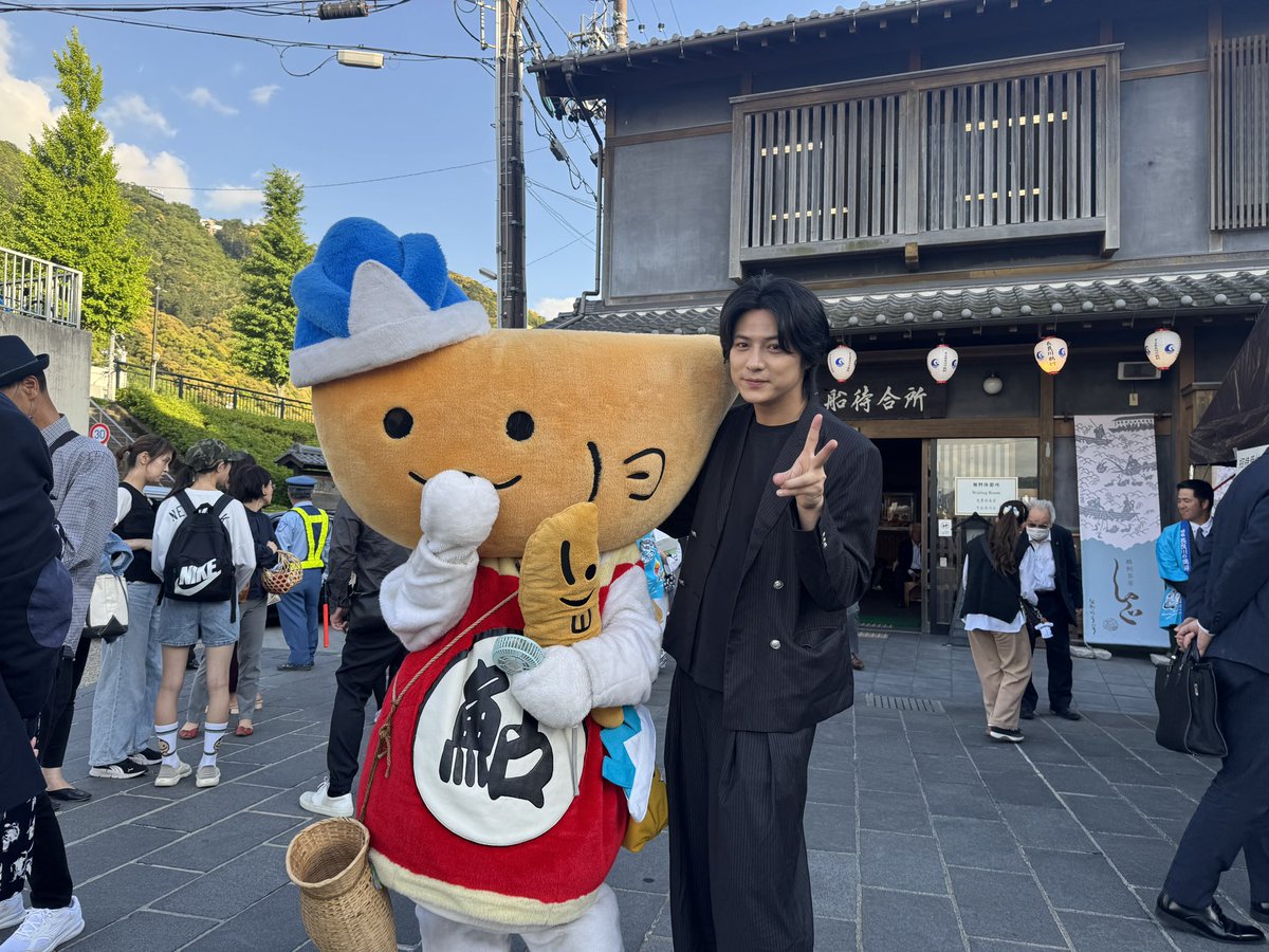kaoru_nagata's tweet photo. #長良川鵜飼 開幕しました。
涼しい中間近で見る事が出来ました！
匠の技ですほんとに…
10月まで開催されていますのでぜひ見て下さい！！

毎年新造船が登場してますが、
今年は超高級船！！
豪華な舟です！😎

#岐阜市
#岐阜市プロモーション大使
#マジプリ
#永田薫 https://t.co/t04wLce53q