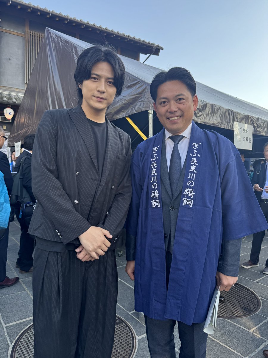 kaoru_nagata's tweet photo. #長良川鵜飼 開幕しました。
涼しい中間近で見る事が出来ました！
匠の技ですほんとに…
10月まで開催されていますのでぜひ見て下さい！！

毎年新造船が登場してますが、
今年は超高級船！！
豪華な舟です！😎

#岐阜市
#岐阜市プロモーション大使
#マジプリ
#永田薫 https://t.co/t04wLce53q