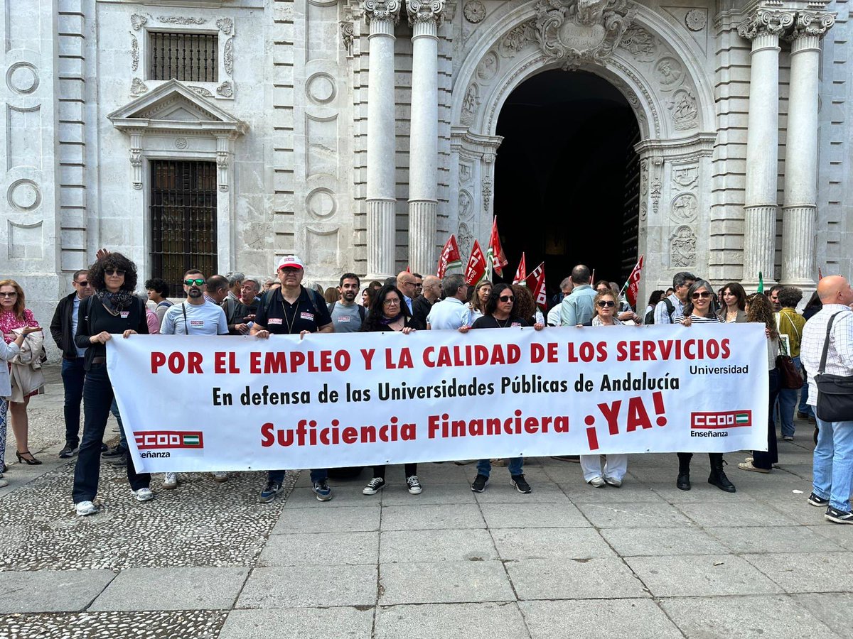 CCOOdelaUGR's tweet photo. @CCOOdelaUGR se moviliza contra los recortes en la @unisevilla 
#noalosrecortes
Nuestro apoyo a las compañeras y a los compañeros de @CCOO_US_PTGAS https://t.co/ySS3hz4ZNf