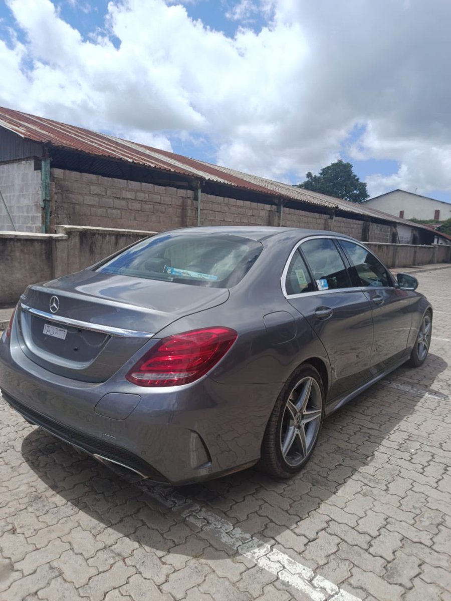 iamblackmyth's tweet photo. Mercedes-Benz C 350e UK 🇬🇧 (W205 2018)Elegant gray plug-in hybrid luxury sedan

Pairs a 2.0L turbocharged engine with an electric motor for a combined 275 hp and 443 lb-ft torque

Achieves 0-60 mph in 5.9 seconds offers 8-20 miles EV range and 28-32 mpg hybrid efficiency. 

Rear-wheel drive with refined comfort and premium features.

Mileage 79 

MWK135,000,000.00 (Negotiable)

Retweet for awareness