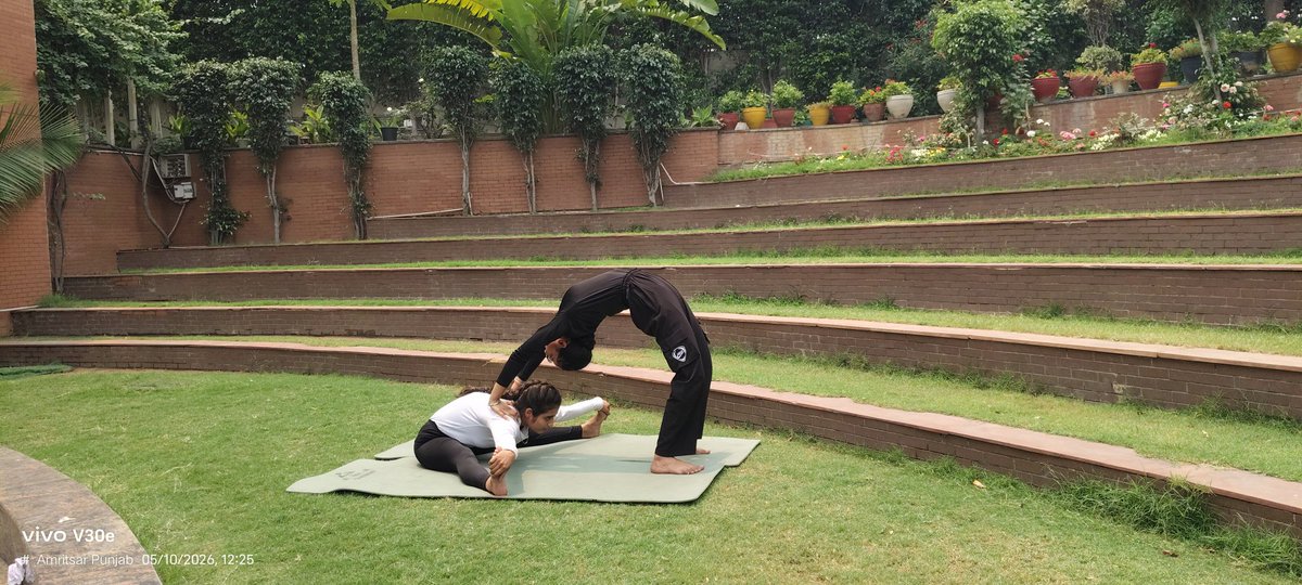 _kaurofficial19's tweet photo. #Yogaposes 
#Flexibility
#Amritsar
@AnkitSo98190321 @Bipasha87691589 https://t.co/oUOw7lV8YH