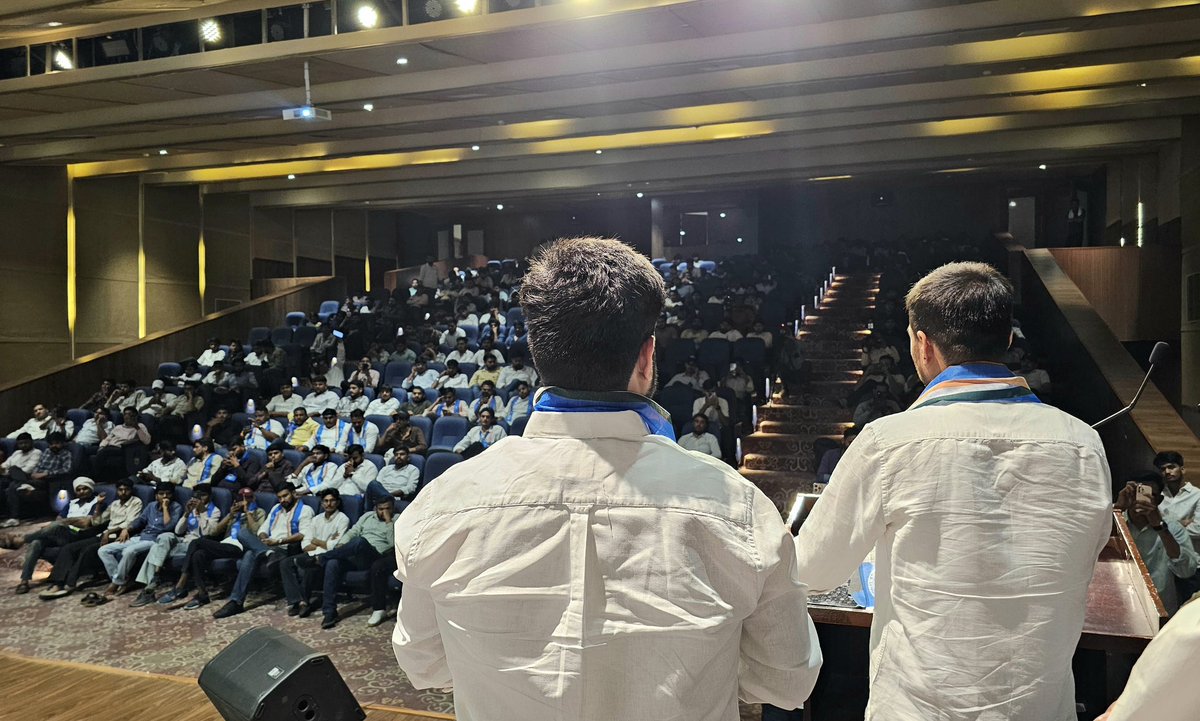 कांस्टीट्यूशन क्लब, जयपुर में आयोजित युवा उदय सम्मेलन में शामिल होकर छात्र-छात्राओं के साथ प्रदेश के ज्वलंत मुद्दों पर चर्चा की।

प्रदेश में लंबे समय से बंद पड़े छात्रसंघ चुनाव, BJP सरकार के कार्यकाल में NEET जैसे महत्वपूर्ण परीक्षाओं में लगातार हो रहे पेपर लीक, तथा शैक्षणिक