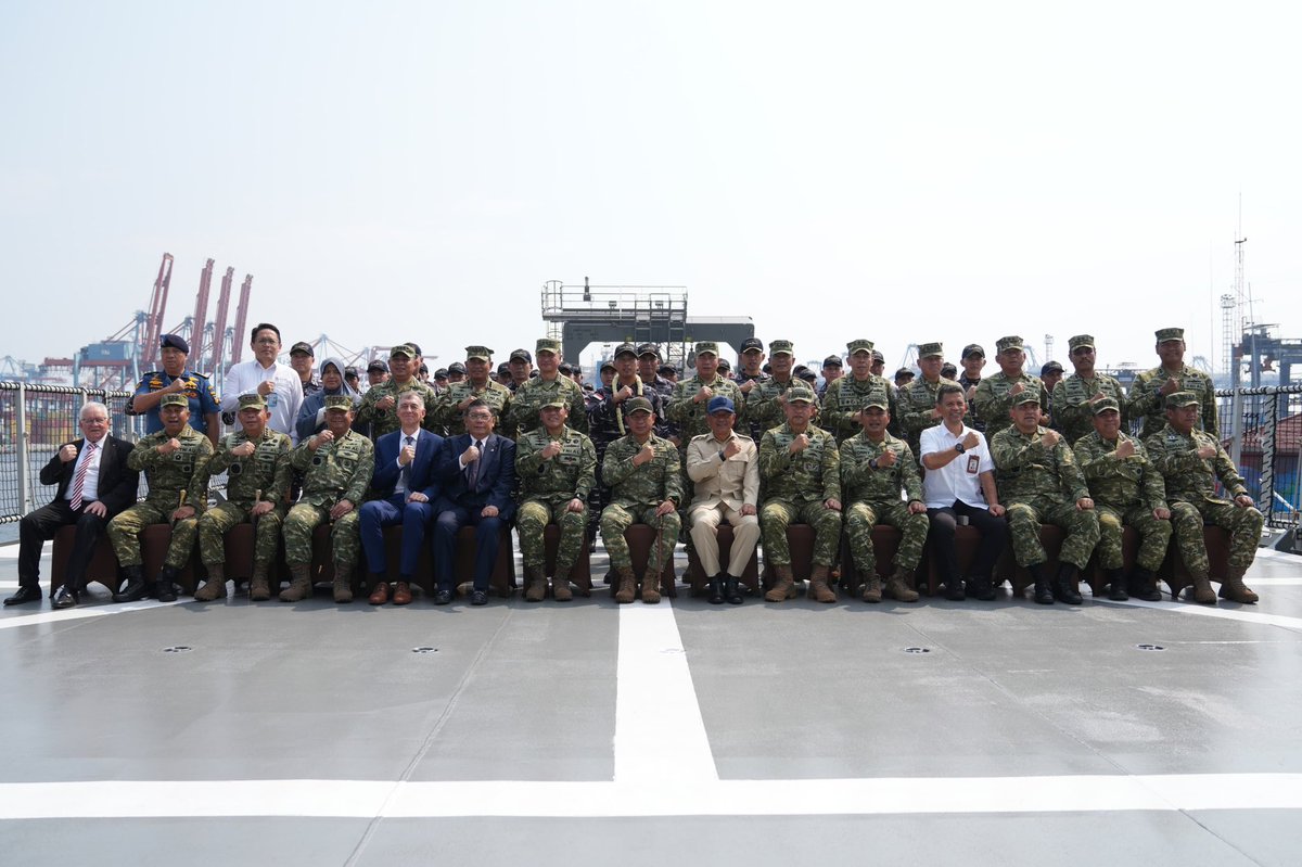 Kemhan_RI's tweet photo. KRI Canopus-936 diharapkan memperkuat kapasitas Indonesia dalam menjaga kedaulatan wilayah laut serta mendukung keselamatan pelayaran nasional.
#Wamenhan #WamenhanRI #KASAL #Kemhan #KemhanRI #KRICanopus936 https://t.co/OdBdOvTcKk