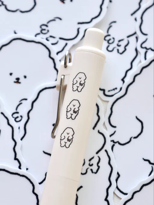 ユニボールワンP「ギャルピする犬」の新色を作りました🪩

ボール径0.5mm、インク色黒、
市販のユニボールワンP用替芯が使えます。

販売イベント
⚫︎-5/13 広島蔦屋書店POPUP
⚫︎5/14-5/17 東京蚤の市
⚫︎5/21-6/21 ハンズ名古屋POPUP
⚫︎6/13-6/14 紙博in札幌
⚪︎後日オンラインストアでも販売 