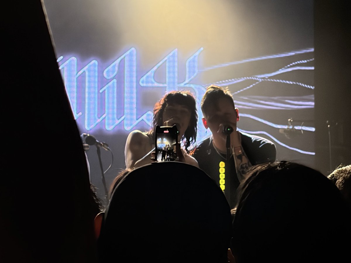 Fuico_DQ's tweet photo. 半日の有休でSPACE ODDまで弾丸遠征
ホットミルク最高でした！こんな近くでハンとジムが見れて嬉しかったよ!
#hotmilk #tokyo2026 https://t.co/5WJR4lOm88