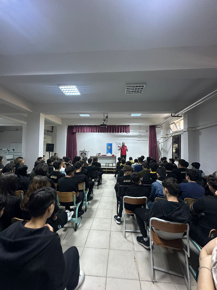 mudanyadmtal's tweet photo. GENÇLİK VE GÜVENLİ GELECEK 
Bursa Emniyet Müdürlüğü Terörle Mücadele Şube Müdürlüğü Bilgilendirme ve Önleme Faaliyetleri Büro Amirliğince öğrencilerimiz için  hazırlanan " Gençlik ve Güvenli Gelecek" isimli konferans okulumuzda verilmiştir. Teşekkür ederiz. https://t.co/cKuyXVlc81