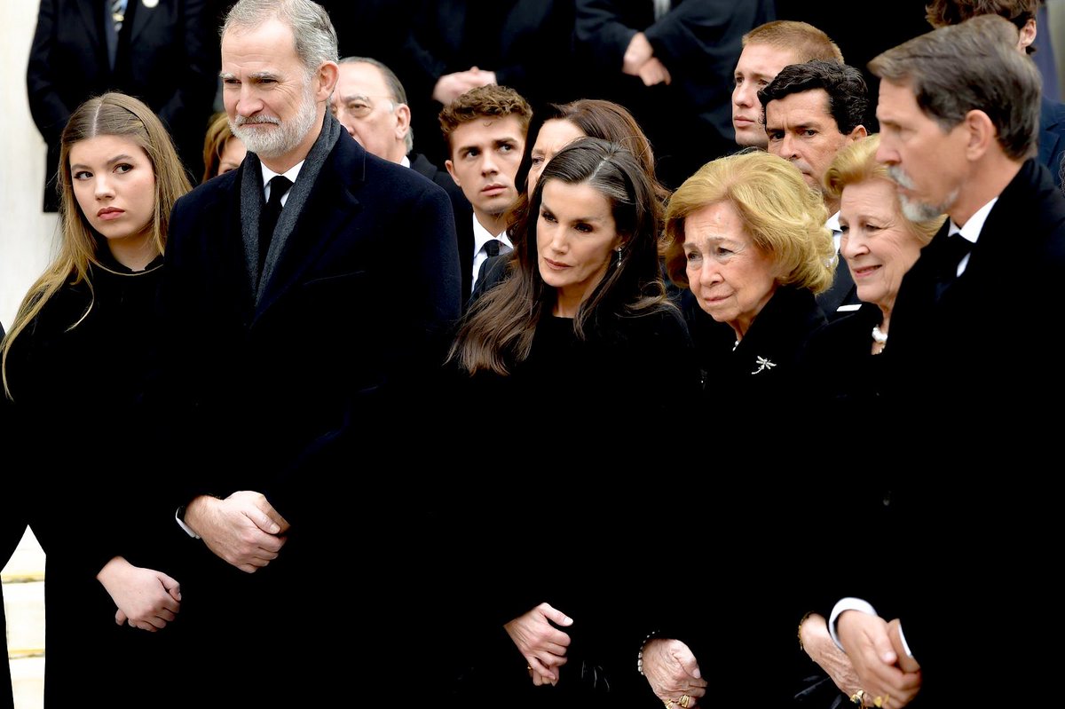 royalchildren_'s tweet photo. #KingFelipe VI, #QueenLetizia #PrincessLeonor The #PrincessofAsturias #InfantaSofia #QueenSofia of Spain and #QueenAnneMarie of Greece attend the funeral of Princess Irene of Greece and Denmark, at the Metropolitan Cathedral of Athens in Athens, Greece 🇬🇷⚰️ -January 19th 2026. https://t.co/l4Fm7e1ucY