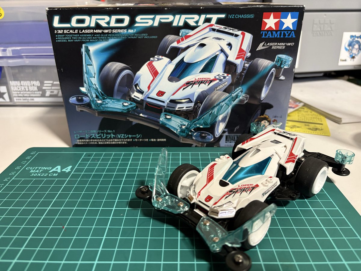 debu4wd's tweet photo. とっても人気のミニ四駆ロードスピリットを作りました😆
クリアのレーザーパーツが付いていて派手な印象なんですけどこれ取るとめっちゃ地味!🤣
ジムみたいな感じですな😂
きっとマンガが続く予定でデザインに改良の余地を残していたんでしょうか?
#ミニ四駆
#MINI4KING https://t.co/3f920JVq7Y