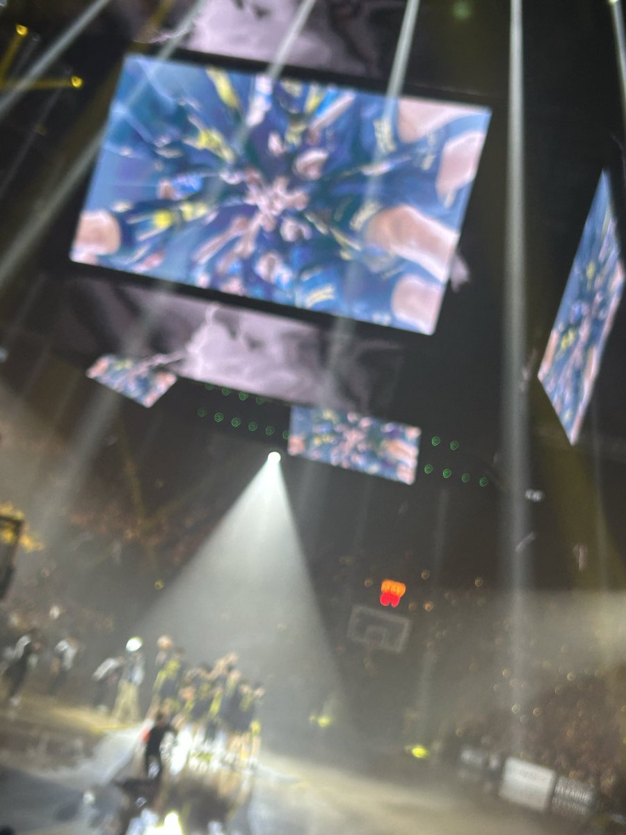 michemiche421's tweet photo. この人数でgame3まで戦ってくれてありがとうとお疲れ様しか出てこないです。
本当にすごい。
最後まで諦めないで戦ってくれてありがとう！
全員揃っていたら絶対日本一になれてたチームだと思う！
25-26も終わり
感動をありがとう！
来シーズンもめちゃくちゃ推すからな！
 #群馬クレインサンダーズ https://t.co/Qbr2SuyTIb