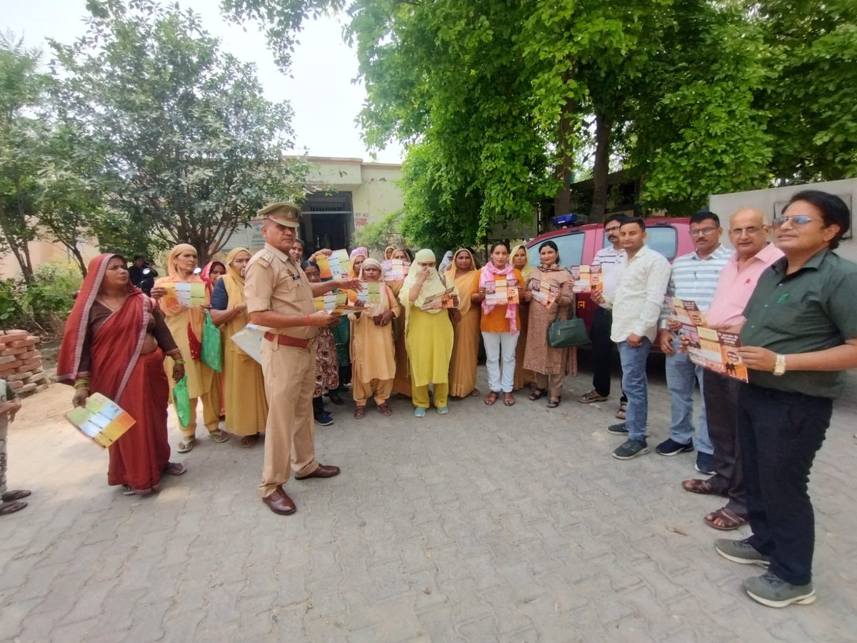 bulandshahrfire's tweet photo. आज दिनांक 11/5/26 को जनपद #बुलंदशहर में श्रीमान CFO महोदय के निर्देशन में सामुदायिक स्वास्थ्य केंद्र लखावटी कस्बा सियाना में मॉक ड्रिल करती गई एवं प्रचार प्रसार किया गया। @fireserviceup @dmbulandshahr @BulandsharSsp https://t.co/DTqXMi0wKB