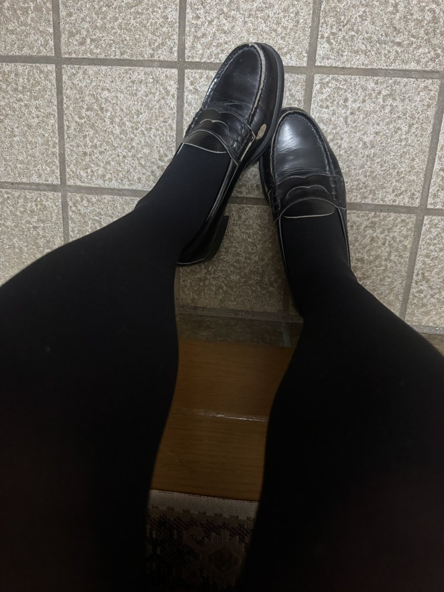eovrrg's tweet photo. タイツお迎えしてほしいです🥺💦
酸っぱい&amp;蒸れた匂い好きの方にお迎えしてほしいです🫶🏻︎
 一緒に靴下・下着のお迎えも大歓迎なのでDM待ってます😘💕
 #タイツ売ります #靴下売ります #下着売ります #足フェチ #黒タイツ https://t.co/MklrVxqdCa