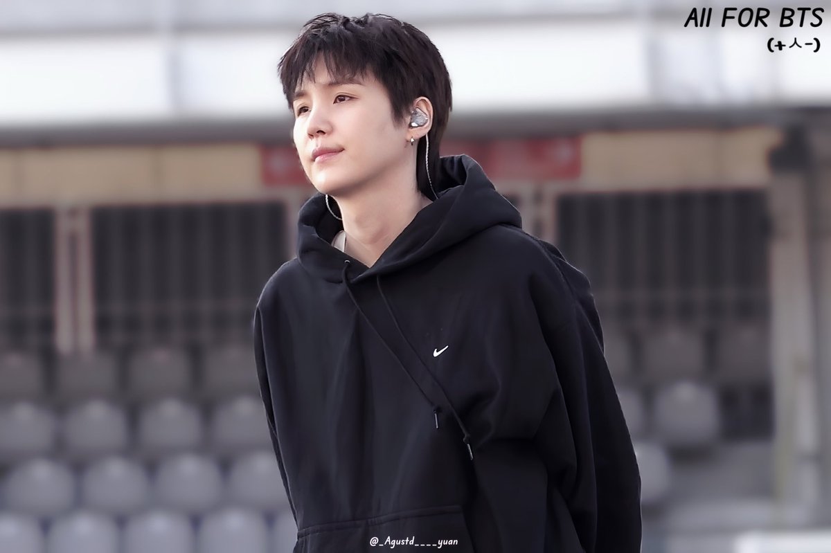 260412 SUGA 아리랑 고양 콘서트 사운드 체크
Arirang Tour In GOYANG SOUNDCHECK D3

뒤뚱뒤뚱 🐧🐱

#BTS_ARIRANG #BTS_ARIRANG_TOUR_IN_GOYANG
#SUGA #YOONGI #슈가 #윤기 #AGUSTD
#BTS #방탄소년단 #방탄소년단슈가 <a href="/BTS_twt/">방탄소년단</a>
