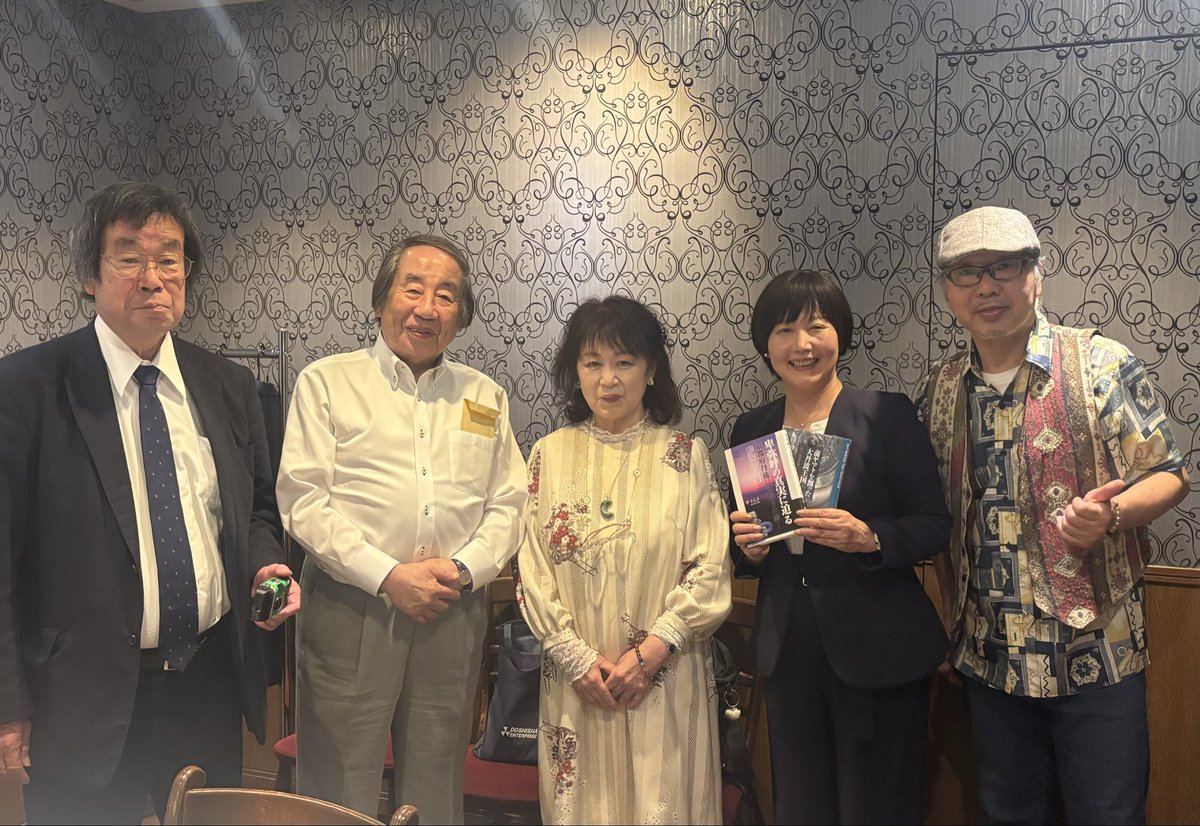 oharamai's tweet photo. 青空のもとで京都府議会報告、朝のご挨拶をいたしました。
その後、古代丹波歴史研究所所長の伴とし子さんをはじめ各分野の皆さまと、丹後王国、日本の原点、倭国の源流などをキーワードに貴重なお話を伺いました。

日本海側のこの地の歴史の深みと可能性を改めて感じる、学びの多い一日でした。 https://t.co/o29wrciekH