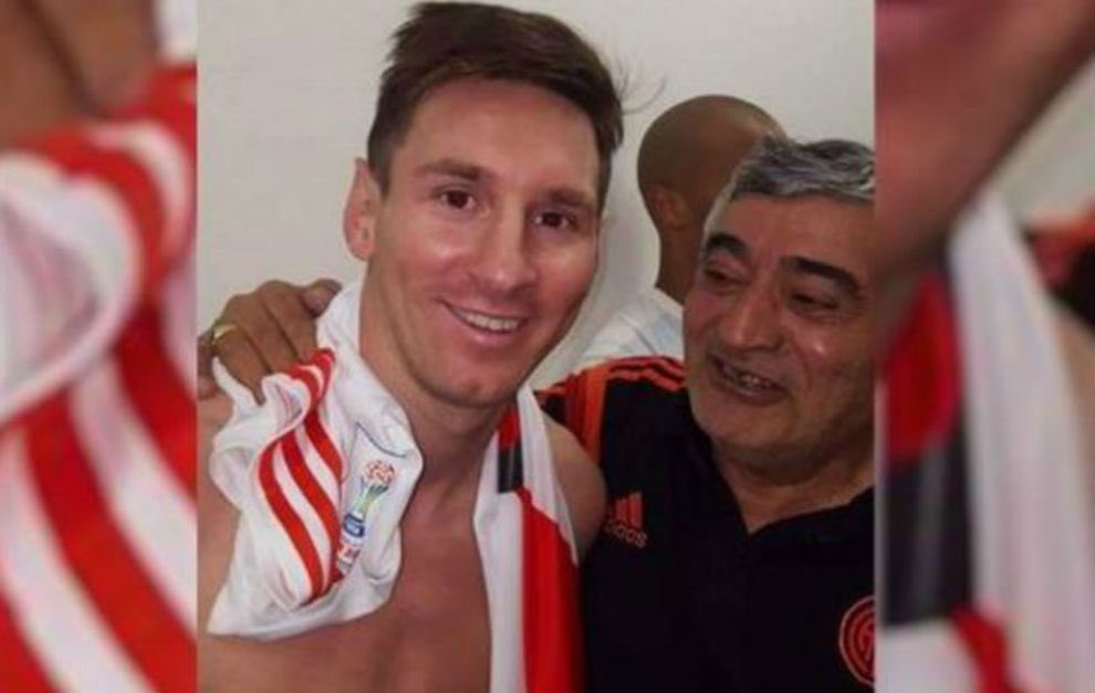 Que no pase desapercibido que ayer Vignolo dijo en plena transmisión que Messi estaba mirando el partido.

Ya está Leo, es hora de blanquearlo.