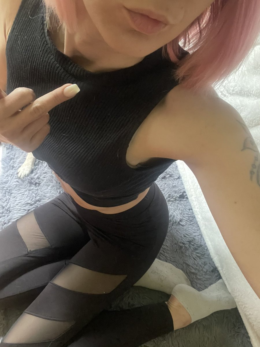 Bossladygina2's tweet photo. Ihr dürft mich anschauen, fantasieren und euch den Kopf verdrehen lassen 😌
Aber am Ende zählt nicht euer Geierblick sondern wer wirklich nützlich ist. 💸

Also macht euch bemerkbar, bevor ich meine Aufmerksamkeit wieder verliere. 😈 https://t.co/fNcbPe7cTi