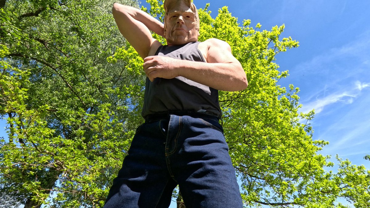 BornattractiveX's tweet photo. #Outdoor #Sonne #Muskelshirt #jeans #Natur #Immy https://t.co/ewBLuqcdUh