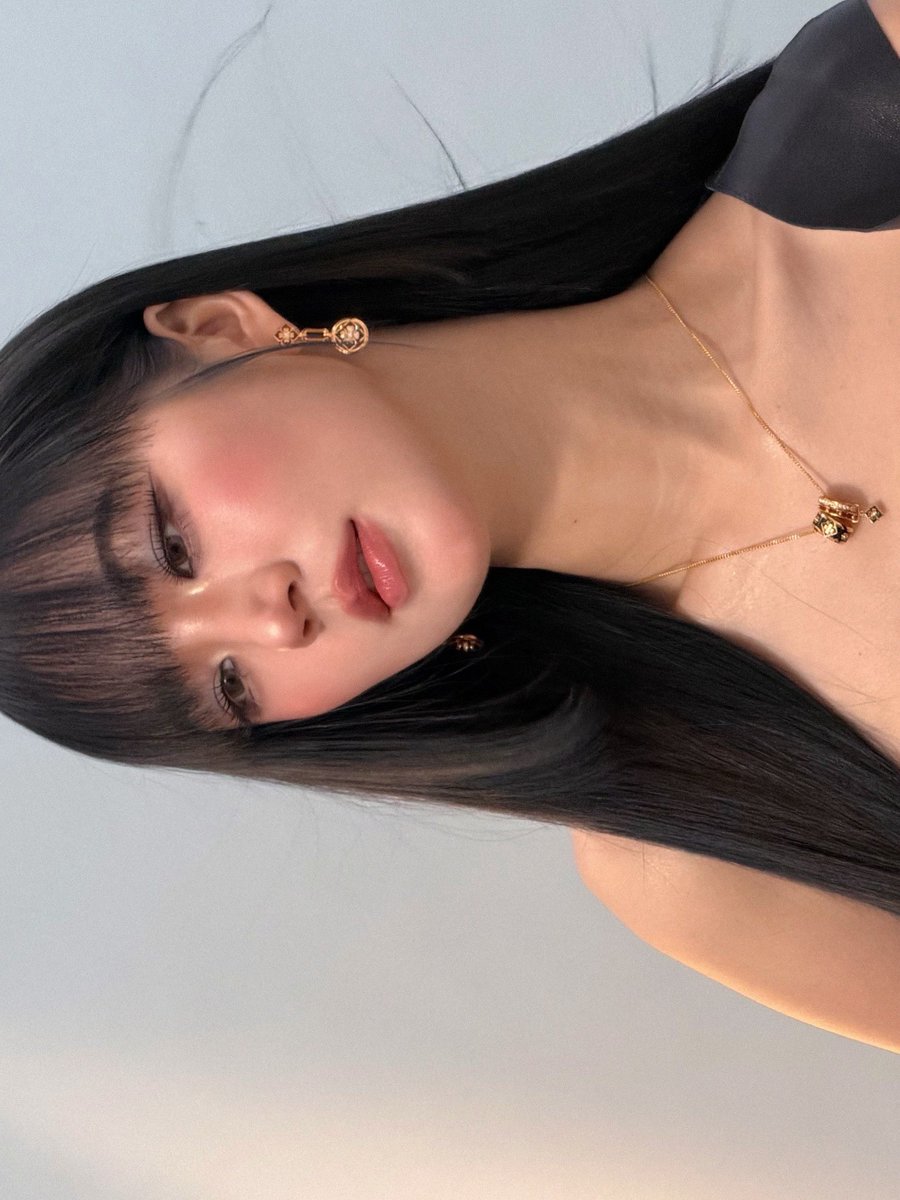 thitanaerng's tweet photo. who is she? 🎶 https://t.co/ipLHYuaLXB
