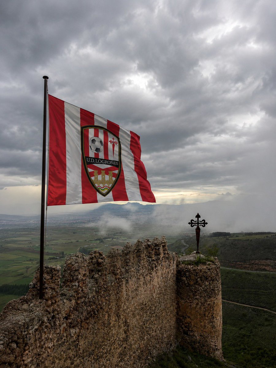 MazaFraile76's tweet photo. Es ahora. 

Que Las Gaunas ruja el sábado, que se note el orgullo y que el equipo sienta que no está solo. Juntos en cada balón, en cada jugada y en cada minuto. 💪

Todos a por el ascenso.

¡Vamos @UDLogrones  ! ❤️🤍 https://t.co/6r5Yg73K5M