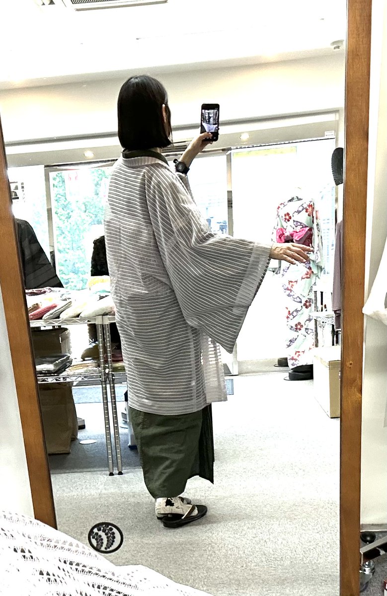 MasterKimono's tweet photo. I'm done with my work.
Today's kimono : cotton kimono, nagoya-obi

On May 9th, 2026, I put juban-T-shirts and hakama, kakuobi and long jinbei.

@fujikiya 
#Tokyo #Ueno #Fujikiya #kimono
#samue #jinbei #yukata
#mens #womens #kids #babys
#Englishok https://t.co/vGEOsybhqQ
