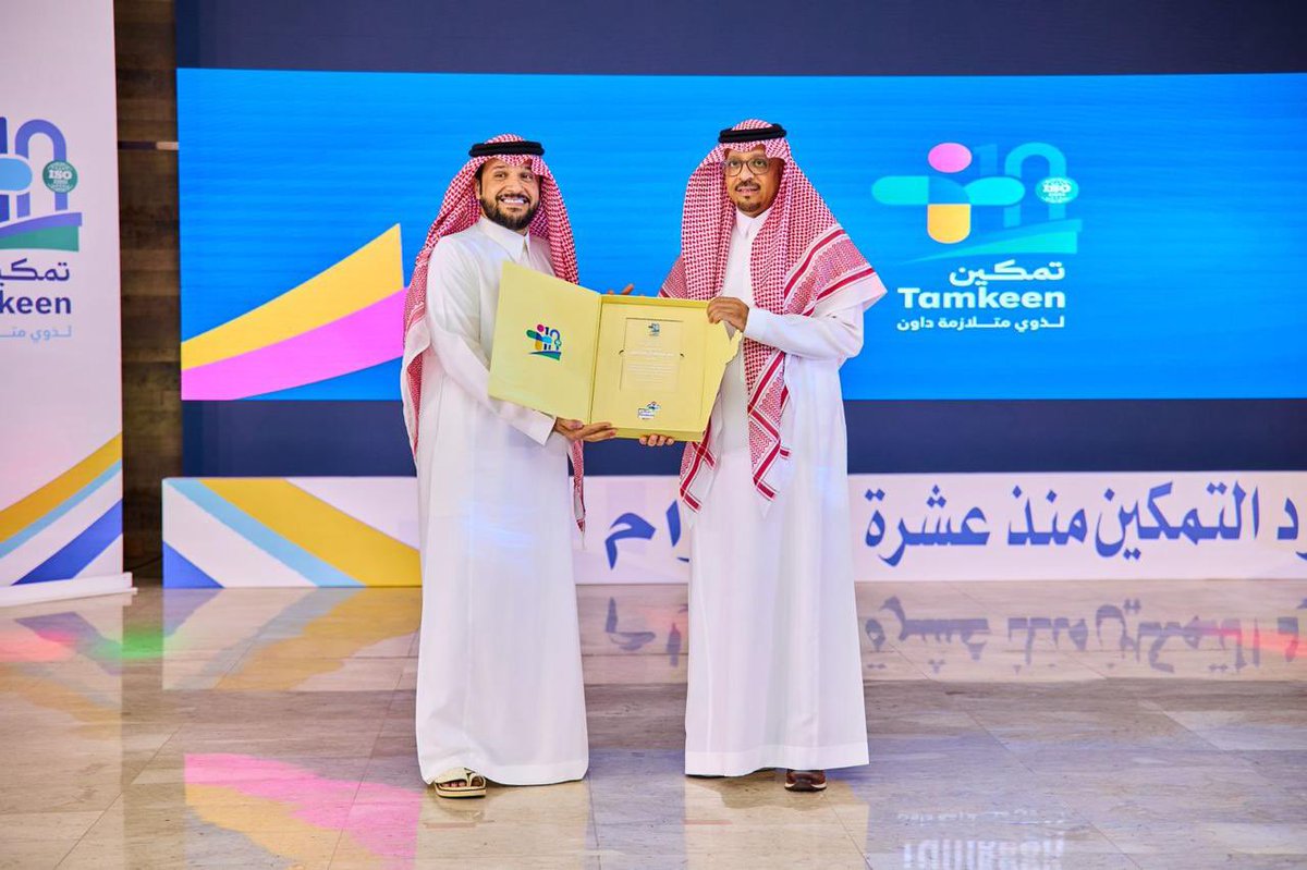 tamkeen40's tweet photo. شكراً لحضوركم الكريم 
ومشاركتكم لنا هذا الإنجاز 
فبكم يكتمل النجاح ويُصنع الأثر ✨🙏🏻

سعادة أمين أمانة منطقة حائل
المهندس/سلطان بن حامد الزايدي - حفظه الله
سعادة الرئيس التنفيذي لهيئة التطوير في منطقة حائل الأستاذ/ عمر عبدالله آل عبدالجبار - حفظه الله
#شهادة_ISO  #تمكين_متلازمة https://t.co/PHj1JLgEwZ
