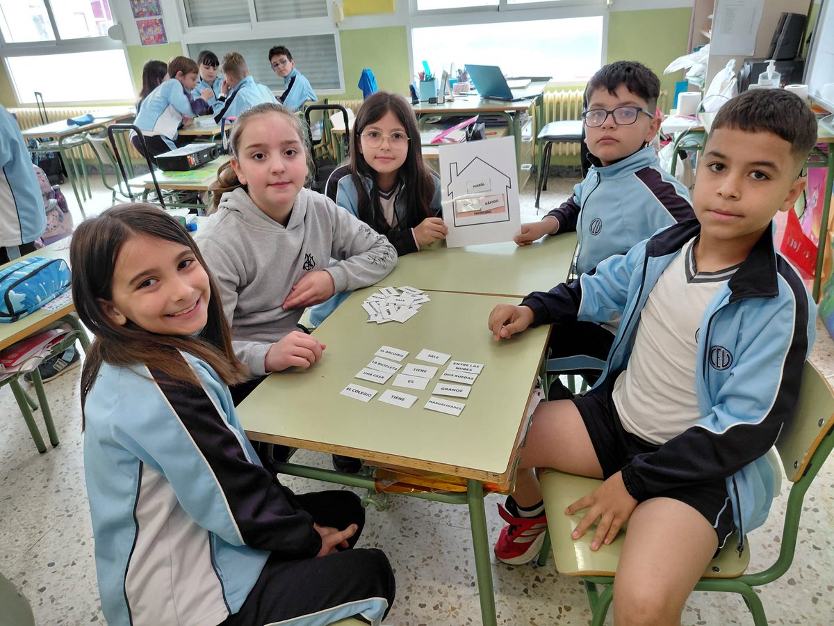 ColeRemedioSC's tweet photo. 🏡✨ La casa de las oraciones: construimos, aprendemos y disfrutamos juntos.

Hoy nuestro alumnado ha trabajado las partes de la oración de forma manipulativa y cooperativa, identificando sujeto, verbo y predicado a través de esta dinámica tan visual y divertida. 
#colegiosHHCC https://t.co/QUlofw9Vkl