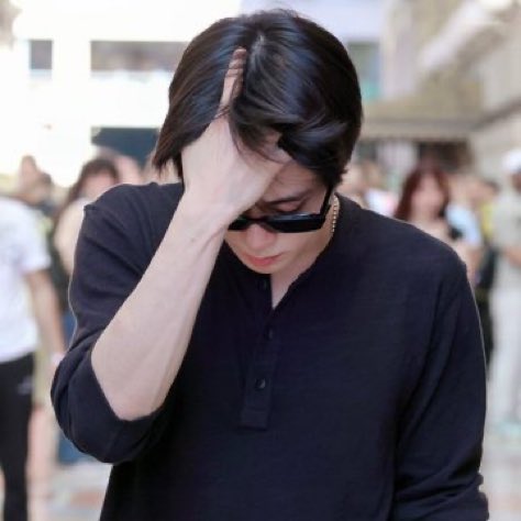 clvuouff's tweet photo. Sayangnya aku ganteng banget sihh https://t.co/MqTQBTAJRL