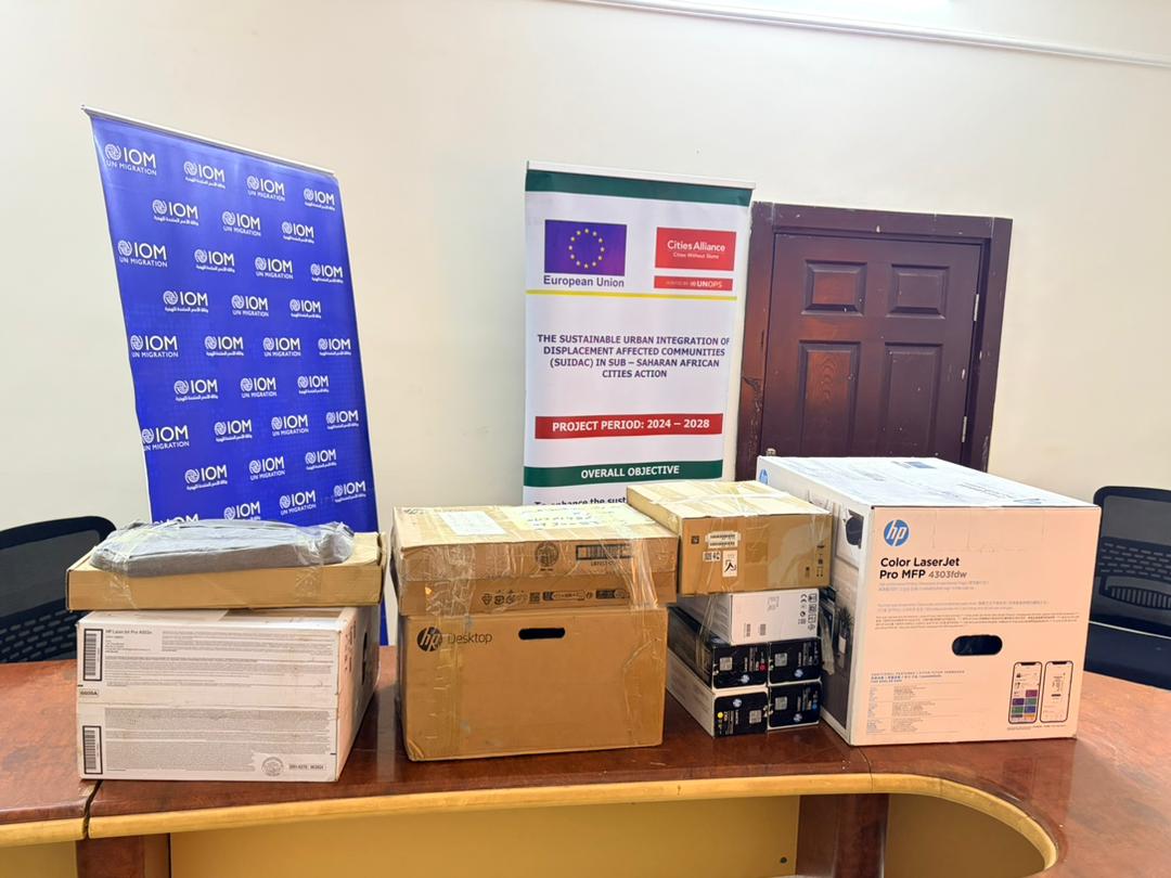 IOMSudan's tweet photo. In #Atbara, International Organization for Migration and @CitiesAlliance handed over ICT equipment to support local authorities serving displacement-affected communities through the SUIDAC project. https://t.co/7MtKJYieM5