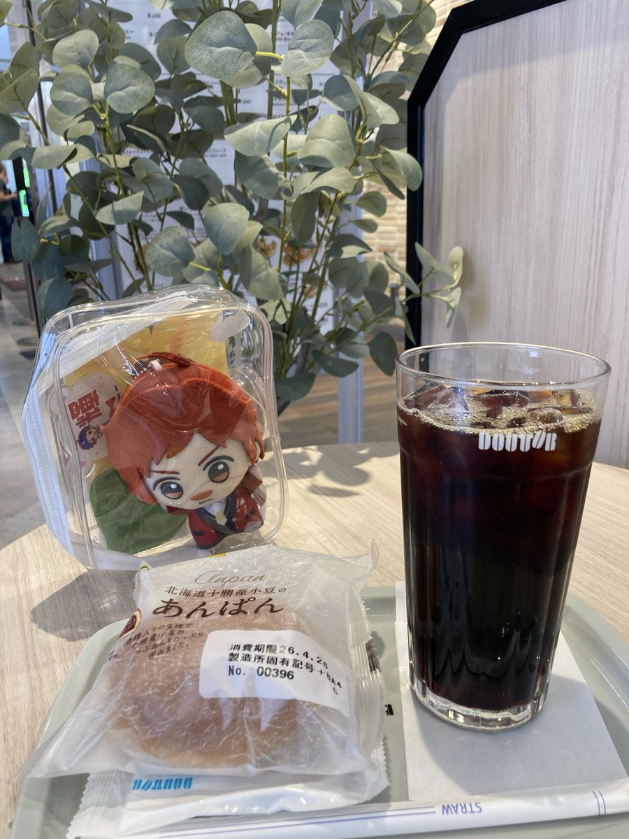 お分かりであろうか……うちのちびてるがいることに……(先月移動中に休憩したドトールでの写真を添えて)