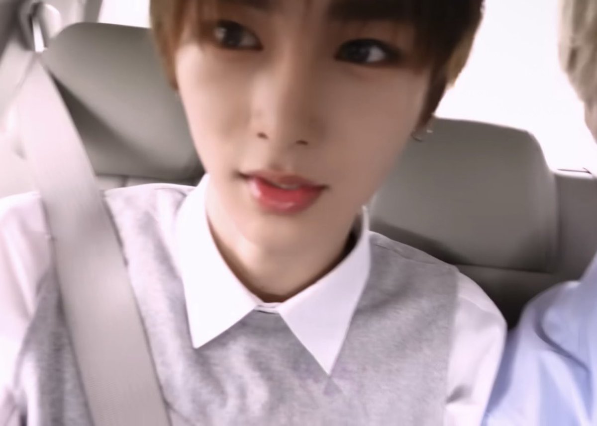 디어 tweet media