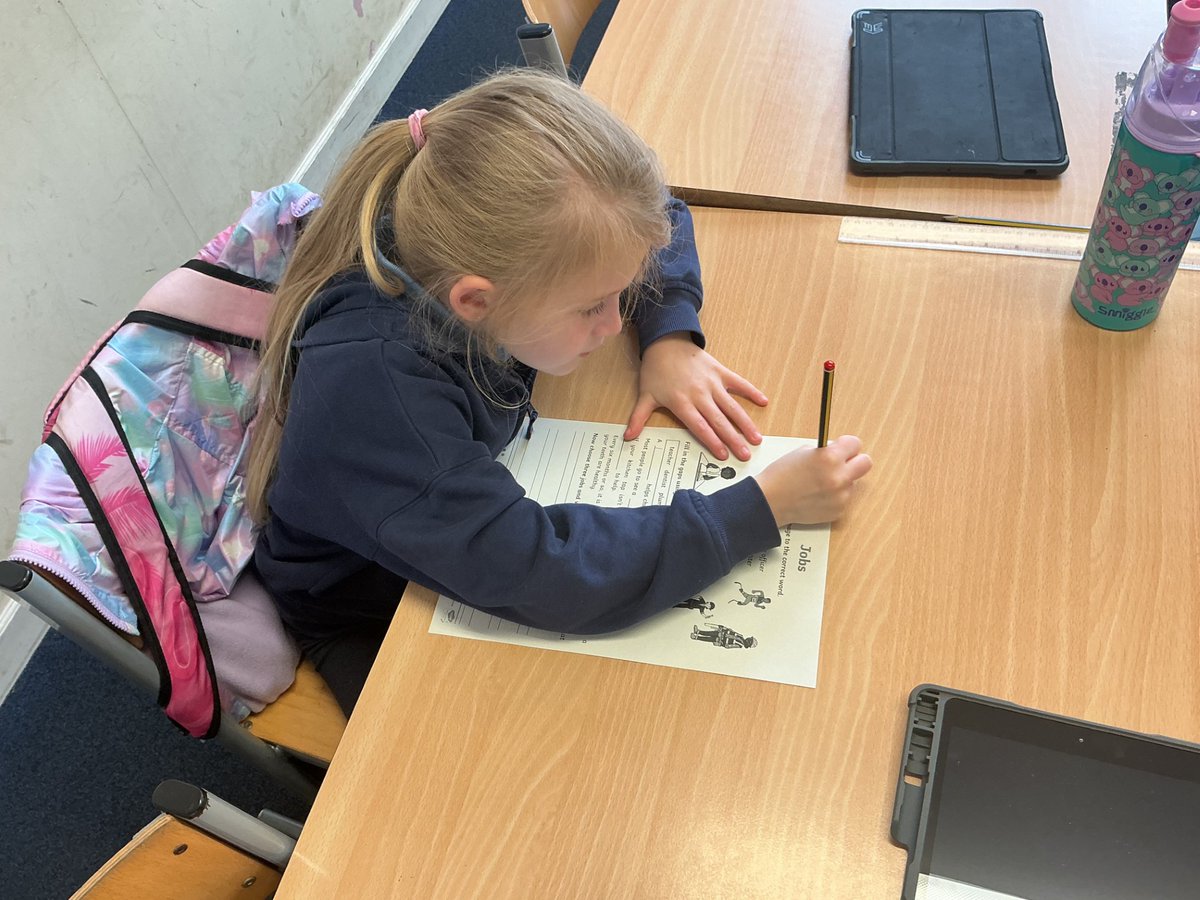 StBernardsPS's tweet photo. It's World of Work Week in St Bernard's! Today, our Primary 3a pupils have been identifying different job types and writing about what they do 👩🏫👨✈️👷♂️🧑⚕️#developingtheyoungworkforce @DYWScot @garycondie67 https://t.co/rWN3yKu4v0