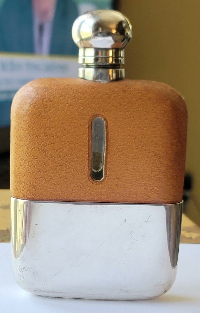 RusticLuster1's tweet photo. Victorian-era craftsmanship in your hands. This James Dixon &amp; Sons leather-clad hip flask (1880–1910) blends silver-plated elegance with a removable cup and glass level window—true English sporting history you can still use today.

https://t.co/nk2x58Bs5r

#AntiqueCollectibles https://t.co/P5nfWwMjuS