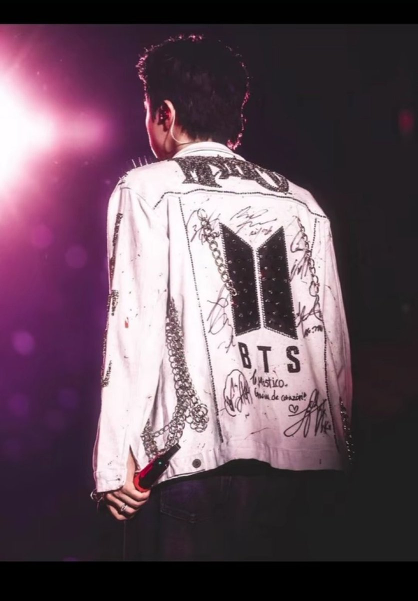 The person who made the jacket posted these in IG. Apparently he does personalized jackets

🔗instagram.com/reel/DYLhXpLNM…