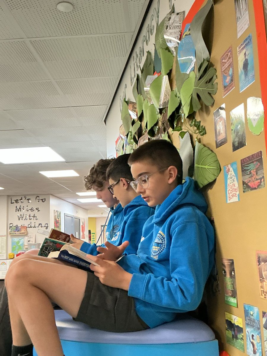 MrsTalbotJLPS's tweet photo. Having a break from SATs revision to read for pleasure in our wonderful library. 📚 https://t.co/oHGZt9qHl9