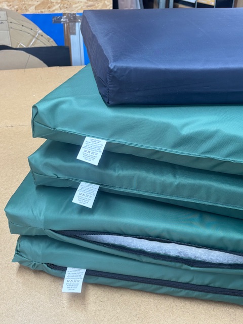 petnhome's tweet photo. Waterproof Crate Pads with a firm insert that gives orthopaedic qualities 🐾
Available with or without a zip, offered in three standard sizes, and made to order — bespoke requests are always welcome
https://t.co/namOM8P32l
#MHHSBD #dogs #crates #kennels #waterproof #washable https://t.co/zhgjMBfrzn