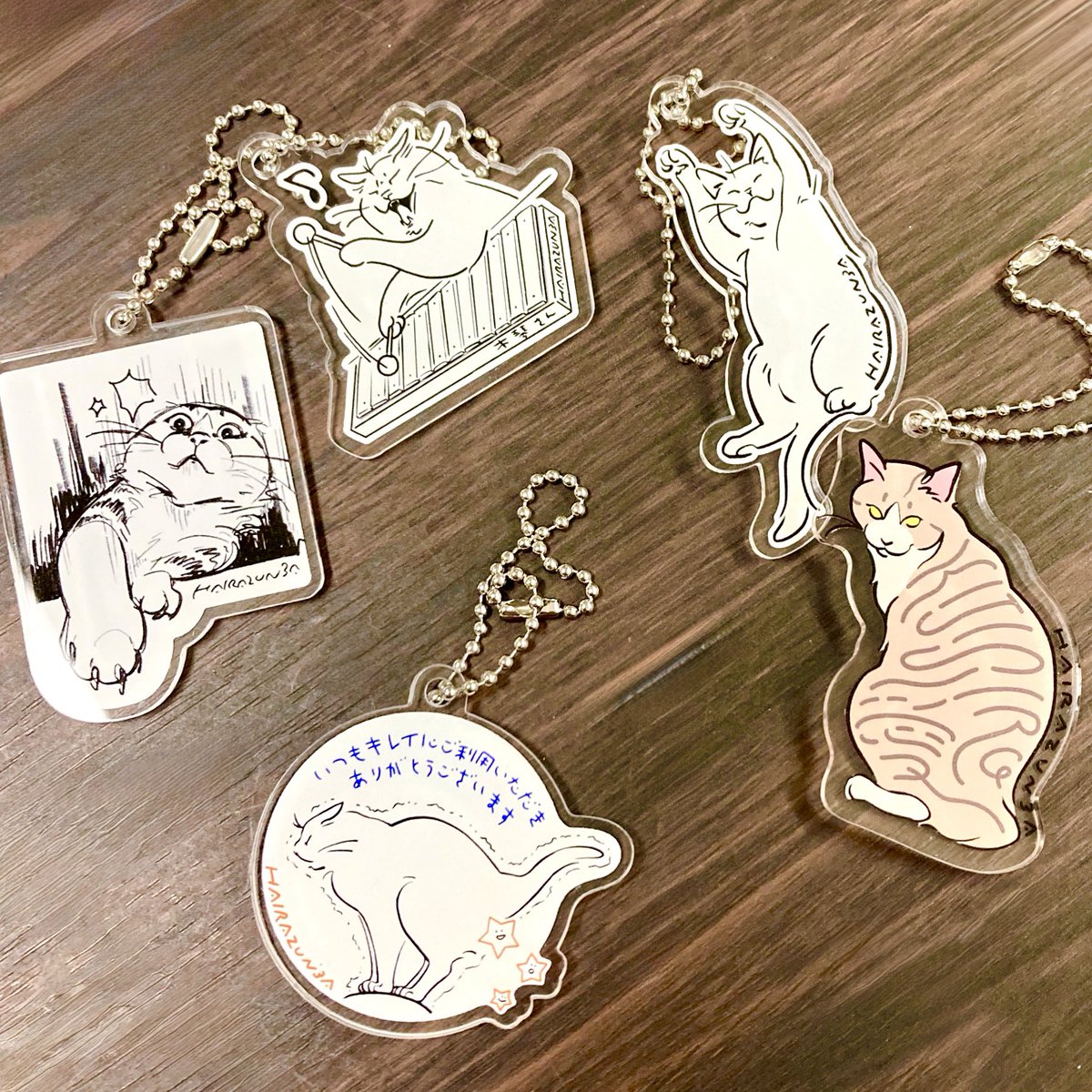 カワチ画材限定のアクリルキーホルダーとマグカップがオンラインで購入