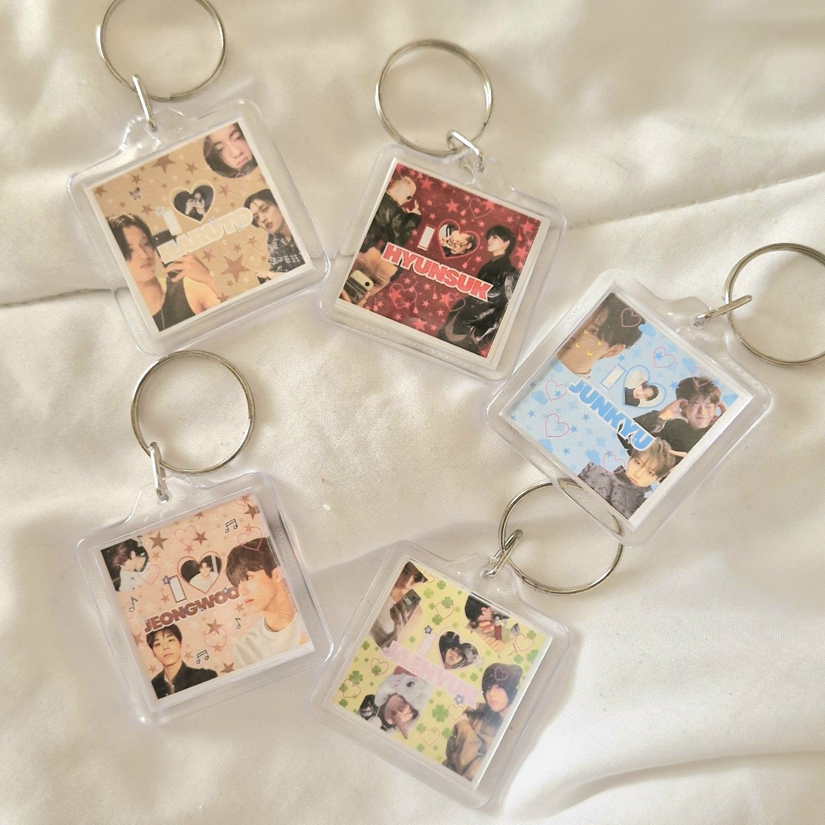 ୭  🧷 FREEBIES  ✧ ˚.  ᵎᵎ  🎀

hi ! here the freebies 

°rt and like
°fcfs
°will update more info on dday
°will give randomly 
°jaejae girls i will give jaehyuk ! 
{saye buat jaehyuk banyak } 

°open trade for jaejae only ! 

#PULSE_ON_IN_KL #TREASUREinKL #PulseOnInKL