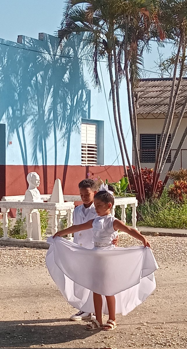 jiguani21307's tweet photo. Se desarrolló matutino especial en la DGE en Jiguaní, dedicado a nuestro Apóstol Nacional José Martí.
#EducaciónJiguaní #EducaciónGranma
 #CubaMined 
#ProvinciaGranma #LaPatriaSeDefiende https://t.co/zzcDJ8369P