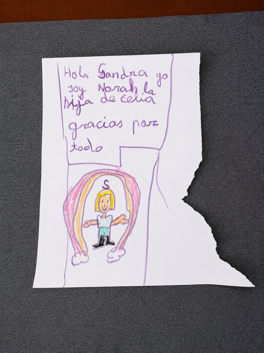 LasSolanas's tweet photo. Detalles que nos alegran el alma ❤️

 Norah, que ha venido desde Ávila con su madre Celia, nos regala este dibujo antes de partir.

Saber que los pequeños se llevan un bonito recuerdo en el corazón es nuestra mejor recompensa. ¡Gracias, familia! 💢😊 https://t.co/P5iZP4diR3