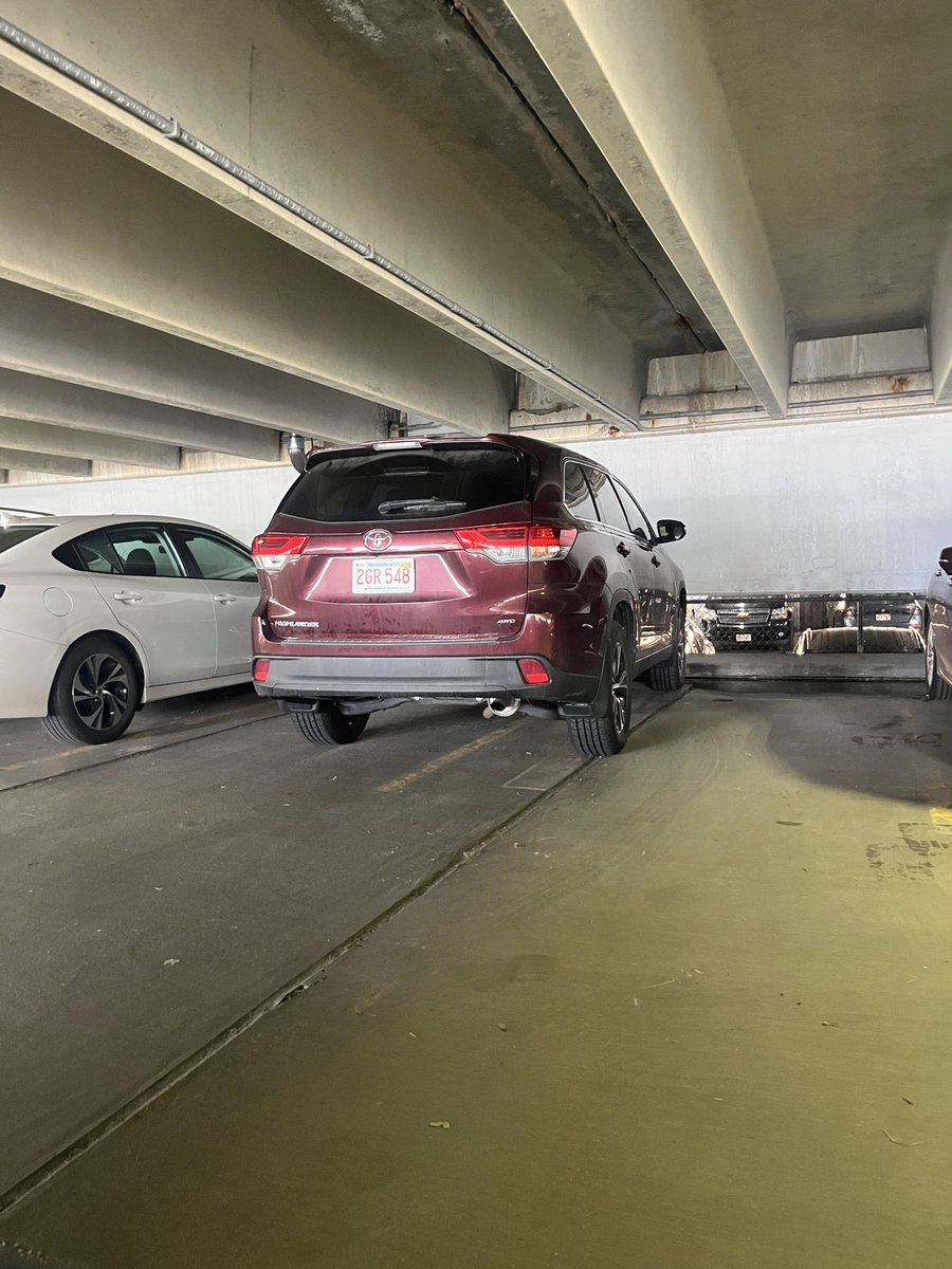 halcojr's tweet photo. @danbarker Some people DO NOT deserve to have a drivers license I swear https://t.co/RtaLEei9P6