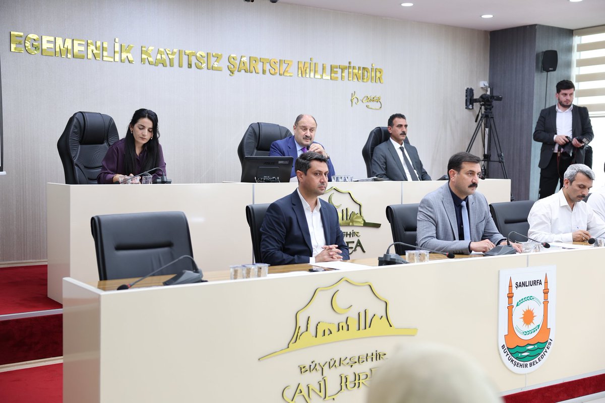 mehmetkusnet's tweet photo. Şanlıurfa Büyükşehir Belediye Başkanımız Sayın Mehmet Kasım Gülpınar başkanlığında gerçekleştirilen Mayıs Ayı Büyükşehir Belediye Meclis Toplantımıza, kıymetli meclis üyelerimizle birlikte katılım sağladık.

Şehrimizin geleceği adına istişare ve ortak akıl anlayışıyla çalışmalarımızı sürdürmeye devam ediyoruz.

Alınan kararların Şanlıurfa’mıza hayırlı olmasını diliyorum.