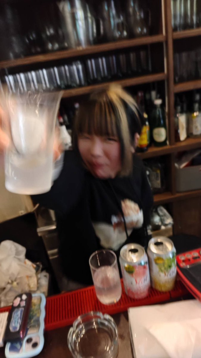 _c_0a's tweet photo. 22時から6時！
寝不足だけど飲みべしかない！ほぼワンオペ🔥

LC三番館8F パピコ
2時間飲み放題4000円
カラオケ、ダーツ、シーシャ、Switchある！
#すすきの #バー https://t.co/k9K2RyDFpi