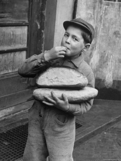 Sabes que llevas demasiado tiempo comprando #panintegral cuando tu hijo se refiere al blanco como "el #pan de los dioses". Sígueme para más consejos #conlacomidanosejuega #humor #lunes