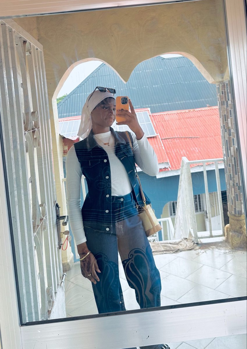 camara maïmuna tweet media