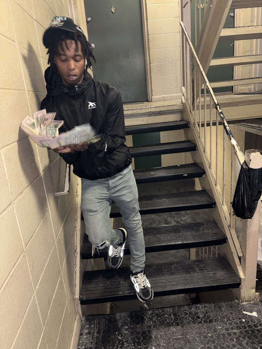 only1trap40's tweet photo. Bankroll grew &amp; My heart Shrunk 💔 https://t.co/Ewc4Bo4CQg