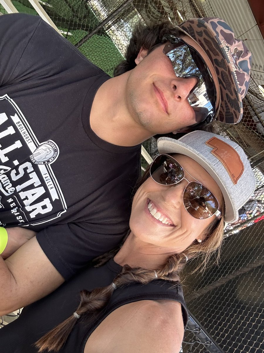 dustin thoms tweet media