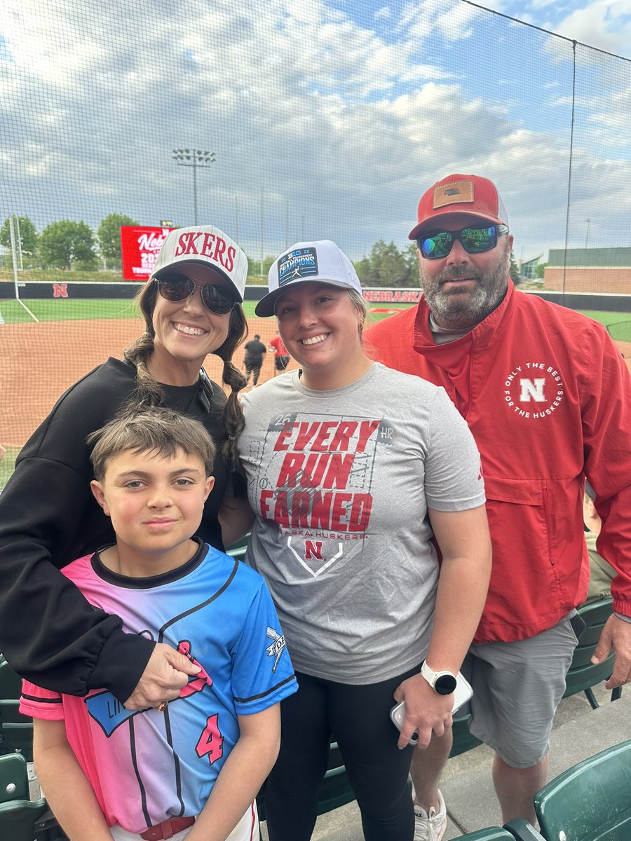 dustin thoms tweet media