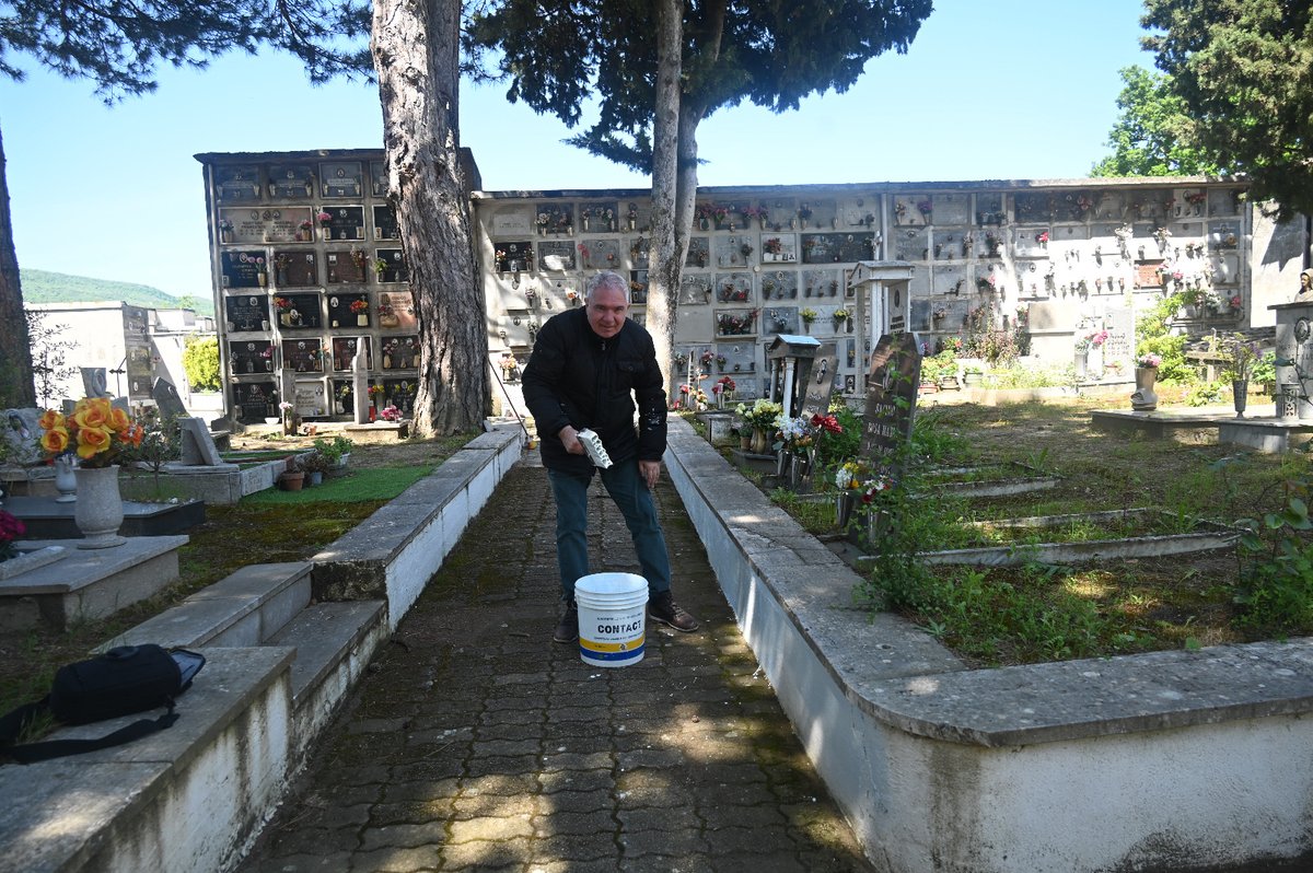 RuvoDelMonte's tweet photo. Una giornata di lavoro volontario, impegno e rispetto per il nostro cimitero comunale.
Tra muretti sistemati, aiuole curate e piante potate, un piccolo gesto concreto per custodire memoria e affetti. ❤️
https://t.co/TkXUPLNUPH https://t.co/M9PIWEgDX4